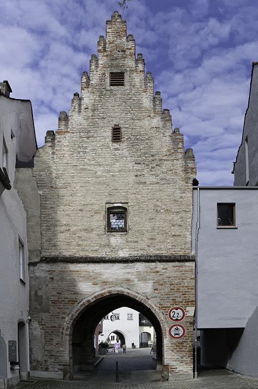 Allgäu 09 - 2014 - 20140908_0333 als Smartobjekt-1 Kopie.jpg - Das Stadttor bei strahlend blauen Himmel